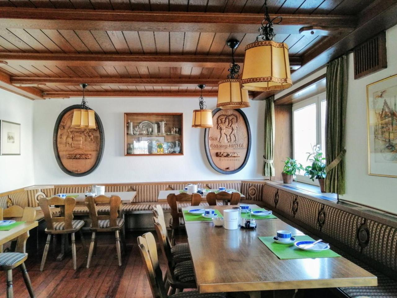 Gruener Baum Bed & Breakfast Langenau Bagian luar foto